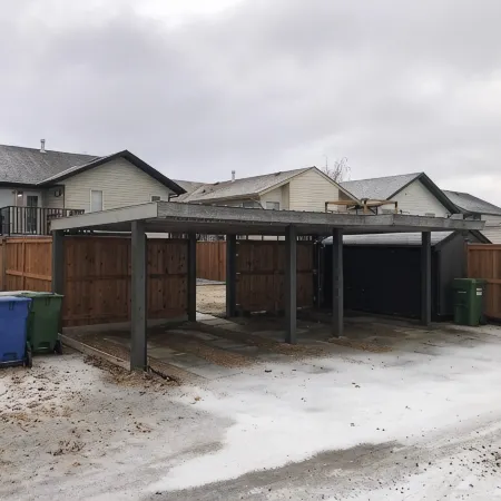 Cheerful, cozy 4 bedroom house w/ hot tub and firepit area