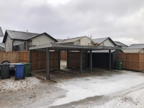 Cheerful, cozy 4 bedroom house w/ hot tub and firepit area