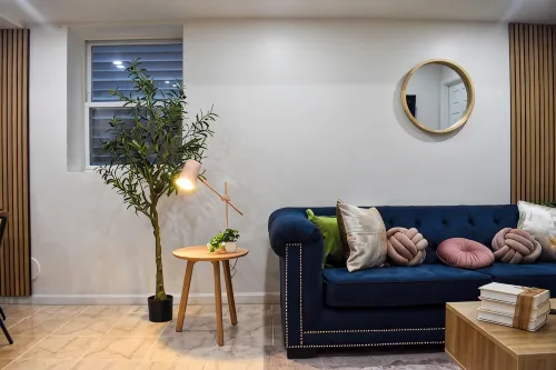1-Bdr apartment 3 min walk from train to NYC -warm interior design - 2-Star