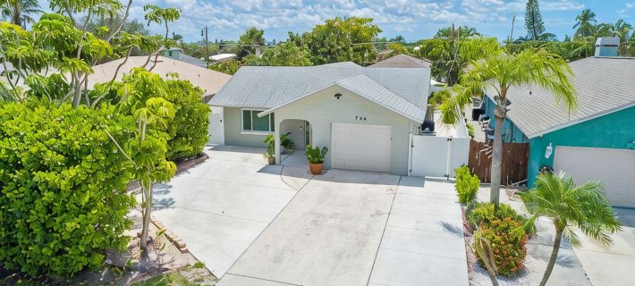 5 Minutes to Vanderbilt Beach, Dining, ShoppingFamily-Pool-Home Naples FL Hotels in North Naples
