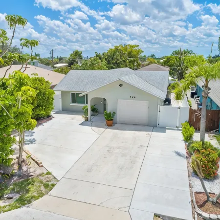 5 Minutes to Vanderbilt Beach, Dining, ShoppingFamily-Pool-Home Naples FL