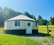 Unique Stay! Yurt with Mountain View, 1 min to Breweries & Hiking, 5 min to Lake - Gym