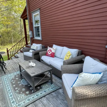 Island Home Minutes Away from beaches, hiking, kayaking, or seaside dining
