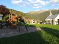Holiday home in a quiet, sunny location in a hiking and skiing region