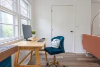 Retro Retreat: renovated 2BR, desk, no chore list!