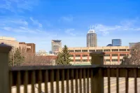 3 Mins to Downtown! Newly Remodel 2BR/2BR W/Jacuzzi & Deck - Bungalows