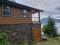 Lakefront Cabin #2-REMOTE, RECOMMEND SUV/TRUCK, PRIMITIVE RD! Lake Pend Oreille