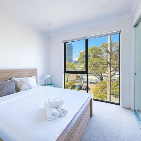 Bright 3 level townhouse