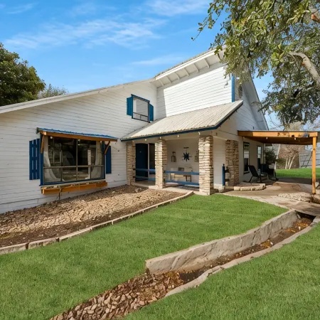 Peaceful Lake Front Home Sleeps 12