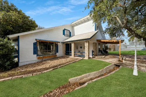 Peaceful Lake Front Home Sleeps 12 - 民宿
