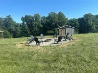 Ellis Estates next to the Ark & Lake. - 3-Star