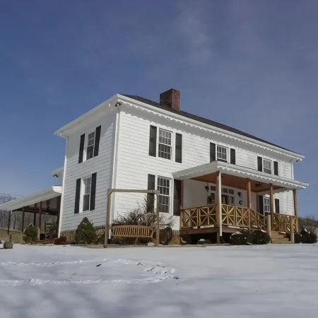 LOCATED IN ABINGDON, VA - PRIVATE, TRANQUIL SETTING