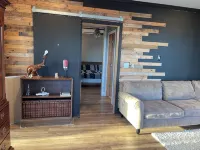 De Luxe King-Size Bed Master Bedroom + 2 Sleeping Sofas in LR - Whole Suite 79 Hotels in Silver Spring