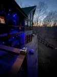 Roomy entire private lower level of log cabin on Green River, 6 min to TIEC. - 4-Star