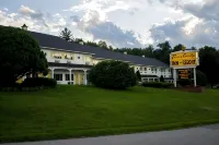 Town & Country Inn & Resort Отели в г. 