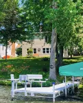 Lake home, across the street from a golf course & minutes to shopping and more! - 3성급