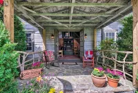 Historic Cabin in Little Switzerland w/Fire Pit-Walk to village and shops! - 4-Star
