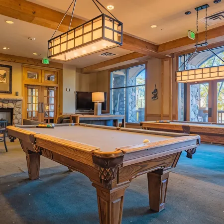 Remodeled modern ski-in/ ski-out condo in Keystone, 1 bd/1 ba, sleeps 4