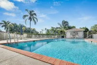 Relax & Unwind in Bonita Springs – Stylish Condo Near Beaches, Dining & Golf! - Homestays
