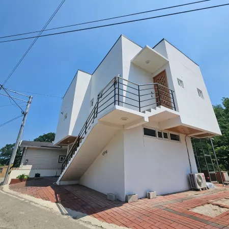 Gyeongju 2nd House Отели рядом с достопримечательностью «Храм Синсонса»