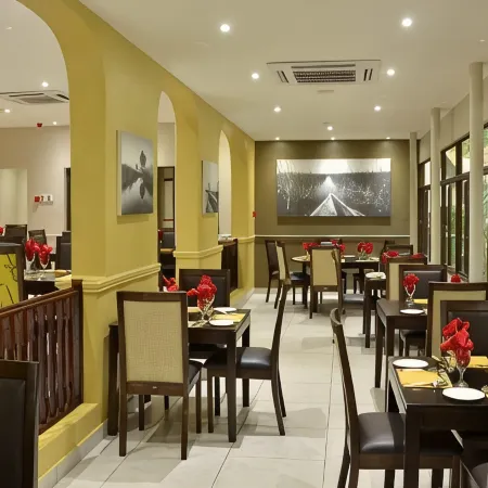 Cresta Riley's Hotel