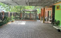 Bu Sur Homestay - parking
