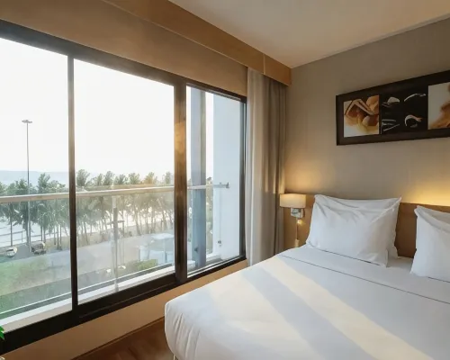 Coco Beach Resort Bangsaen Отели рядом с достопримечательностью «Пляж Воннапа»