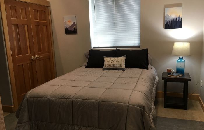 Sleek, modern one bedroom Suite in the heart of Newport.