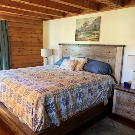 1/2 mile to EVL, Lake, HOT TUB, Pets welcome