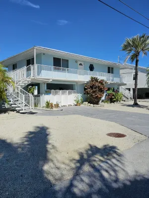 Turtle Cove! Heated Pool, Spa, Dockage, Pet Friendly, Kayak, Oceanside!