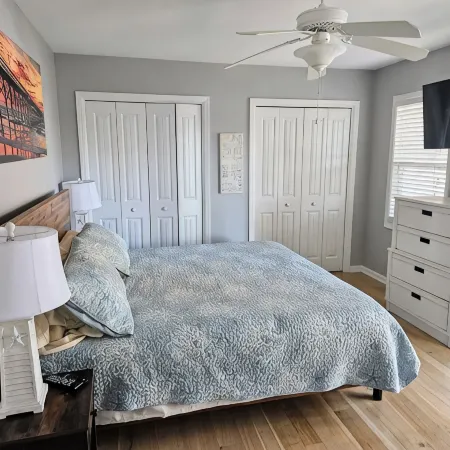 Coastal Comfort: 4-bedroom house with pool and sound access, 3 min walk to beach