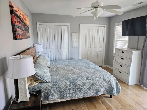 Coastal Comfort: 4-bedroom house with pool and sound access, 3 min walk to beach