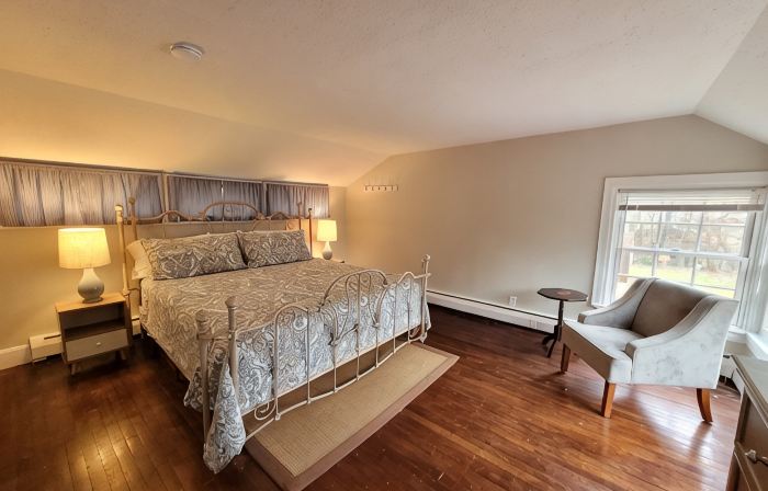 Yardley Boro Canal Cottage - Waterfront & Walkable!