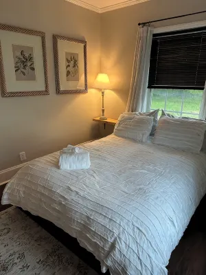 The Westfield - Cozy Downtown Greer Retreat