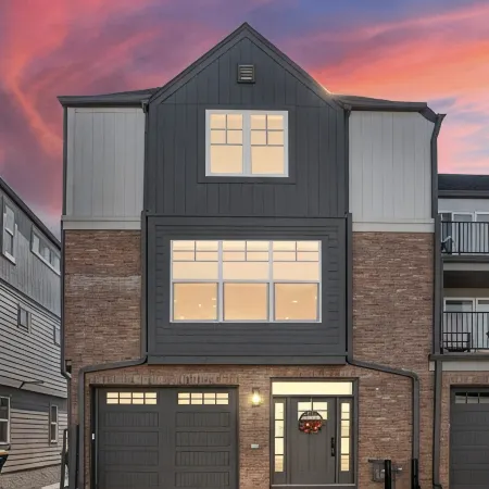 Bright/Beautiful new townhome near Old Town Arvada/Quick access to the Mountains