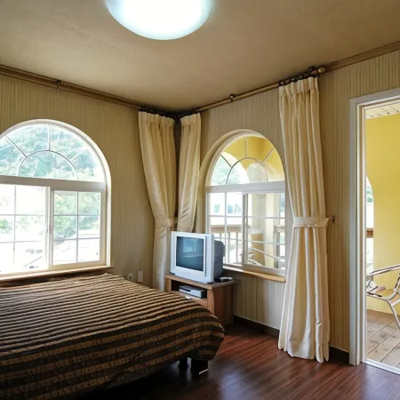 Wonju Oak Alley Pension Отели рядом с достопримечательностью «Поле для гольфа Oak Valley Resort»