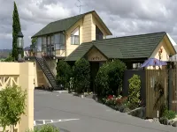 Colonial Motel Hotels in 