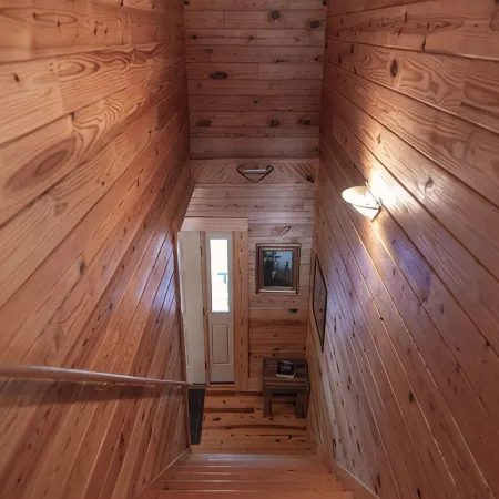 Cabin 25 - Spacious 6-bedroom private home minutes from downtown Lexington