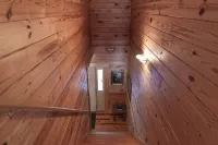 Cabin 82 - The Marshall - 6 bedrooms, sleeps 12, minutes from downtown Lexington