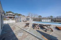 Charming 2-bedroom house on Chappy with pool, Tennis, pickleball, WiFi and AC
