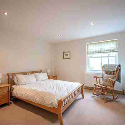 10mins to St Andrews & Dundee. 5mins to Tentsmuir Forest and beach. Rooms