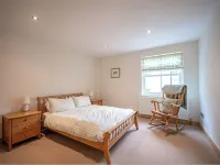 10mins to St Andrews & Dundee. 5mins to Tentsmuir Forest and beach. Hotels in Leuchars