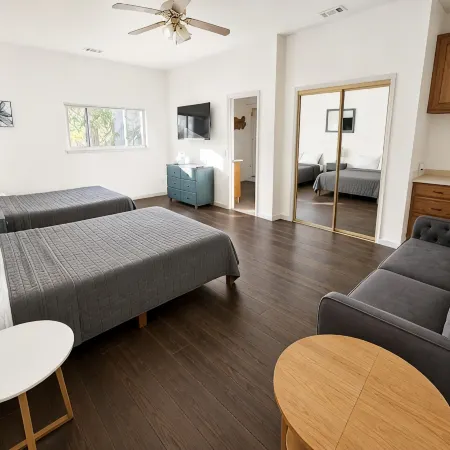 LAKEMONT PINES  •  Big Family Home  • AC • DOG + RV's Hotels in Arnold