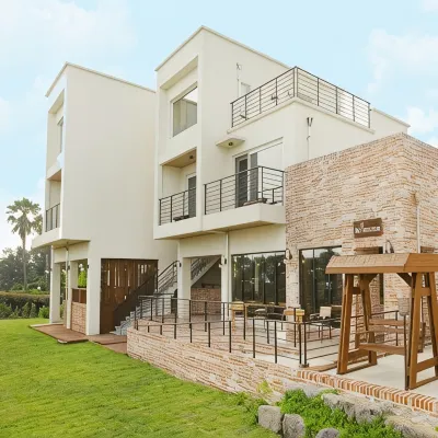 Jeju Sunjinhanga Pension Отели рядом с достопримечательностью «Парк развлечений Seri World»