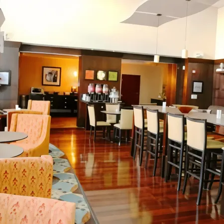 Hampton Inn & Suites Detroit-Canton