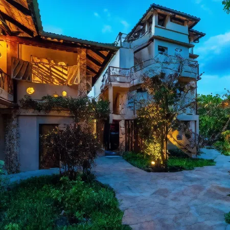 Tombo House