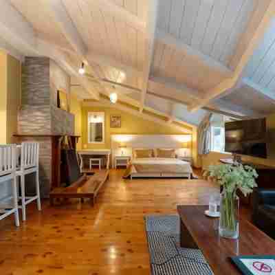 Johnson Lodge & Spa Rooms
