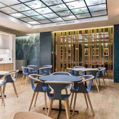 Sleep&Fly Dining/Meeting Rooms