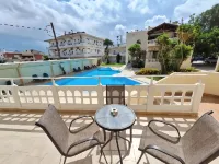Perla Beach - Pools