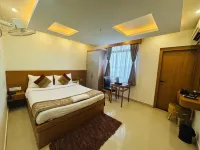 Hotel Vaishnavi Heights - Motels